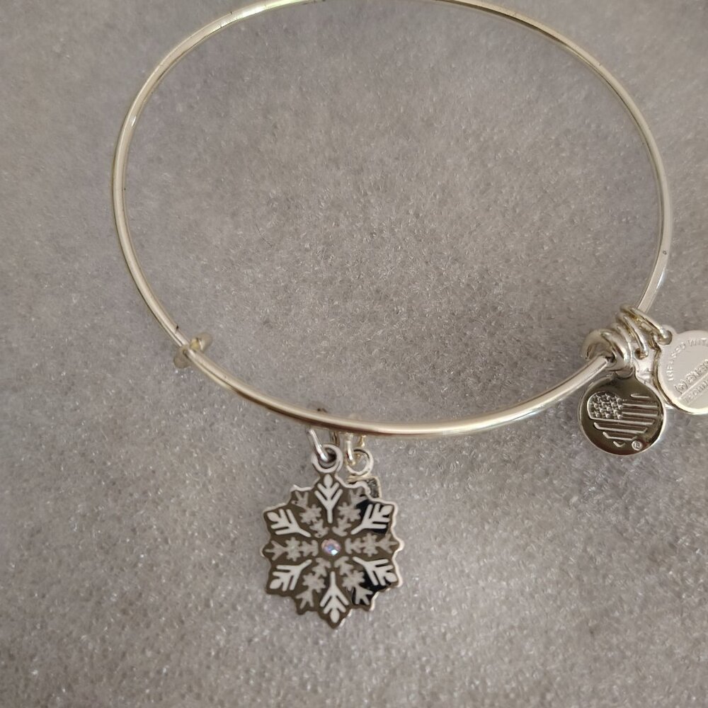 NWOT Alex and Ani Crystal Snowflake Holiday Silver Charm Bracelet  173